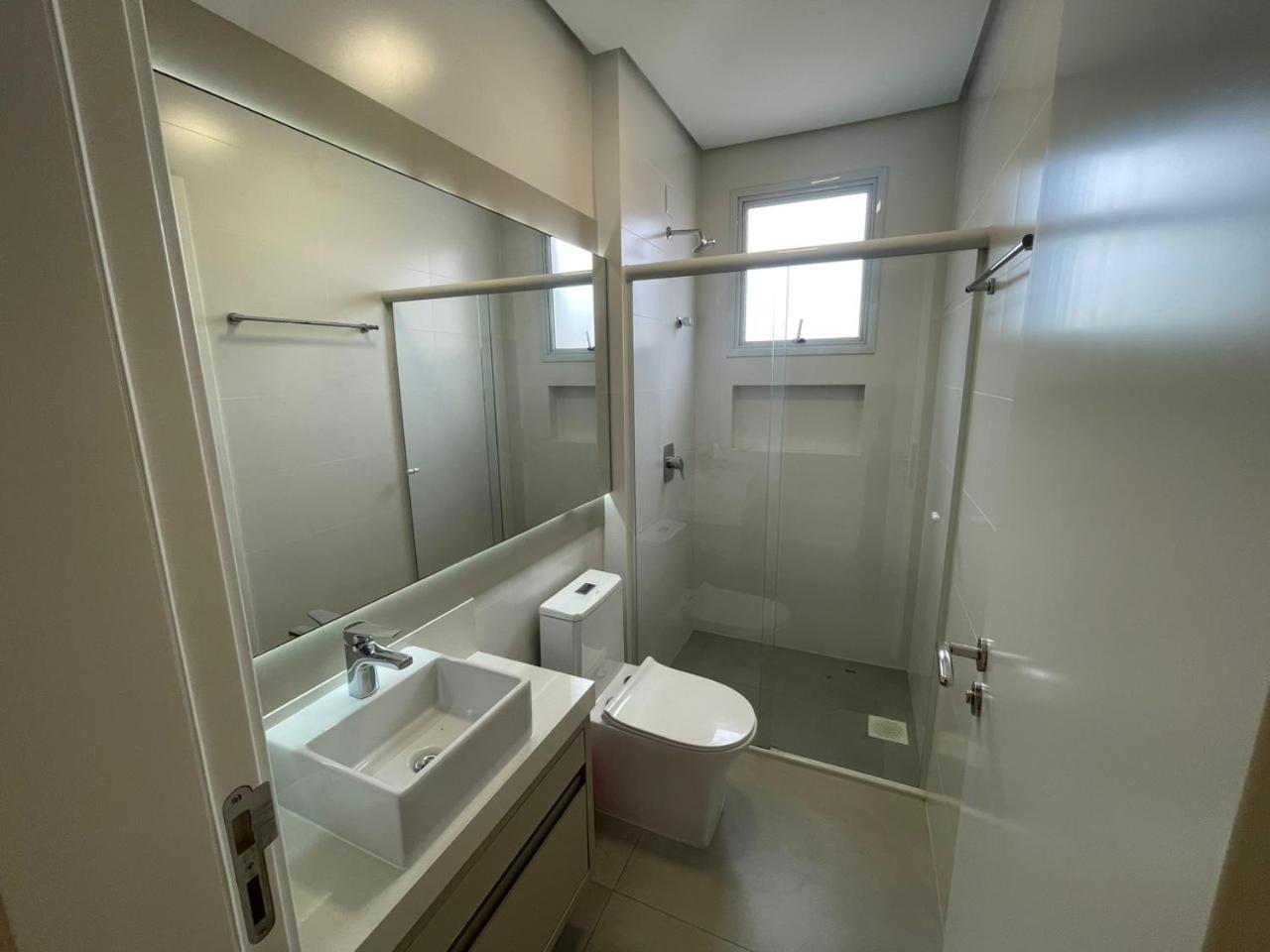 Cód 68 - Apartamento á 200m do mar