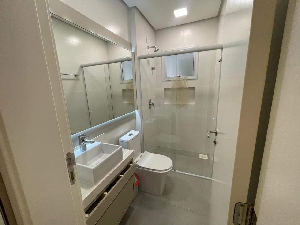 Cód 68 - Apartamento á 200m do mar