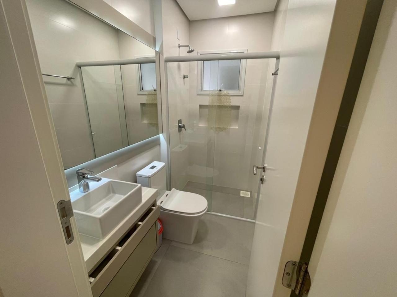 Cód 68 - Apartamento á 200m do mar