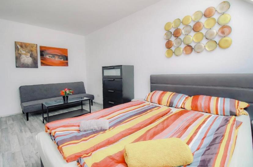 6 min to Amusement Park - Economy Rooms in Shared Apartment