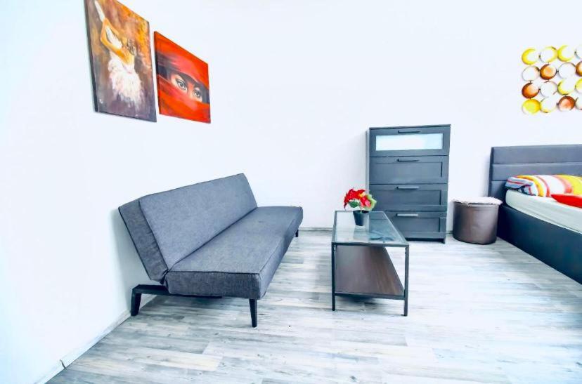 6 min to Amusement Park - Economy Rooms in Shared Apartment