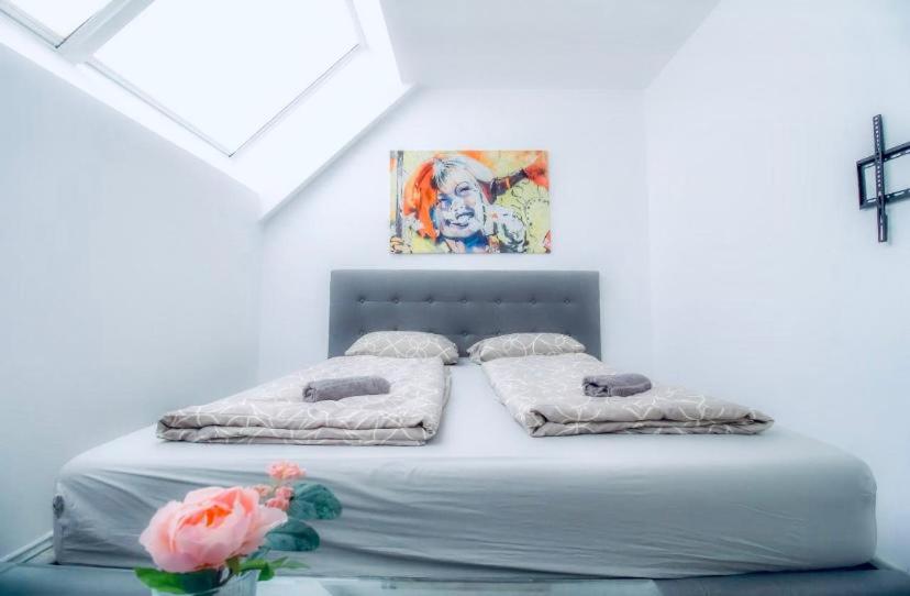 6 min to Amusement Park - Economy Rooms in Shared Apartment