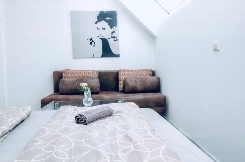6 min to Amusement Park - Economy Rooms in Shared Apartment