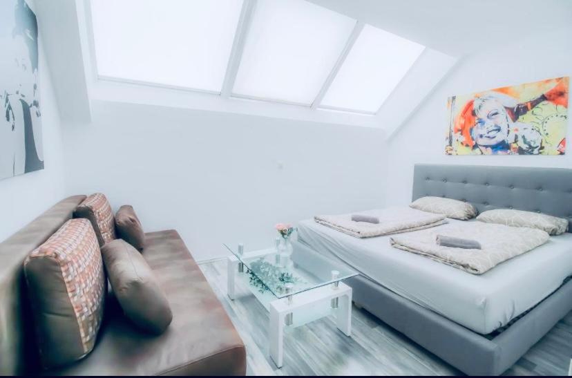 6 min to Amusement Park - Economy Rooms in Shared Apartment