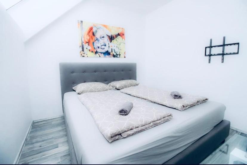 6 min to Amusement Park - Economy Rooms in Shared Apartment