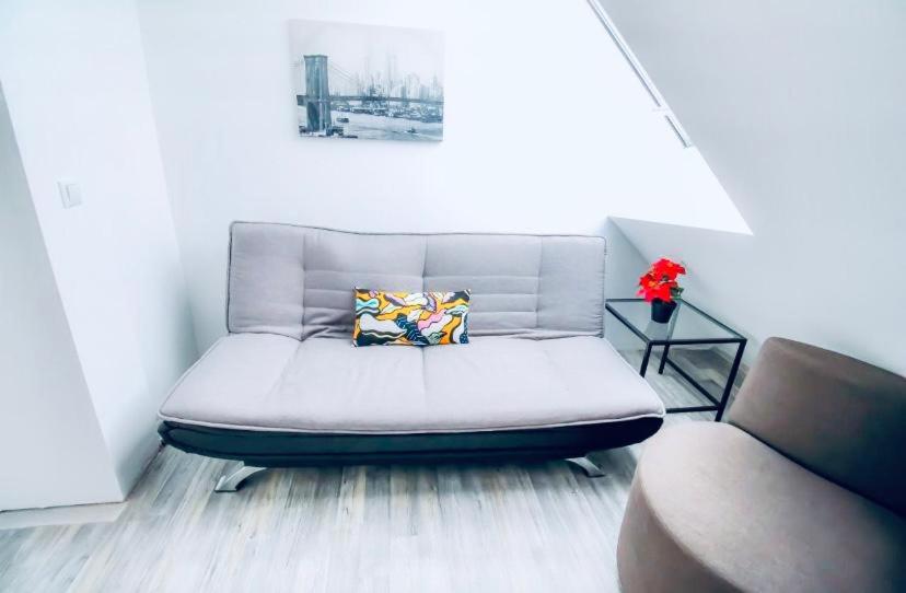 6 min to Amusement Park - Economy Rooms in Shared Apartment