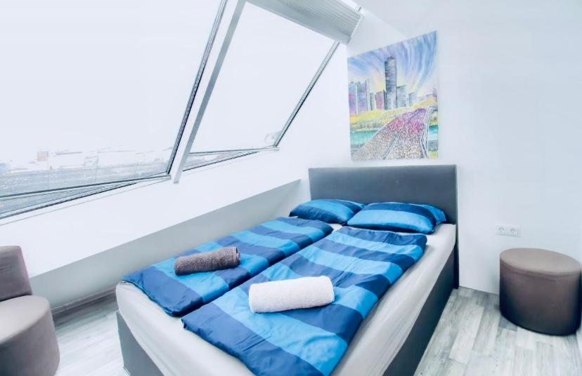 6 min to Amusement Park - Economy Rooms in Shared Apartment