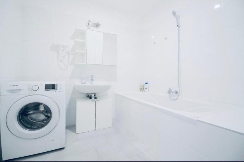 6 min to Amusement Park - Economy Rooms in Shared Apartment
