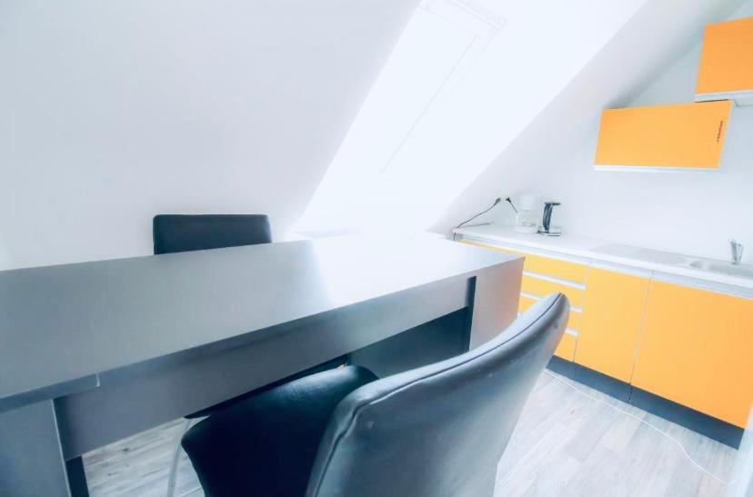6 min to Amusement Park - Economy Rooms in Shared Apartment