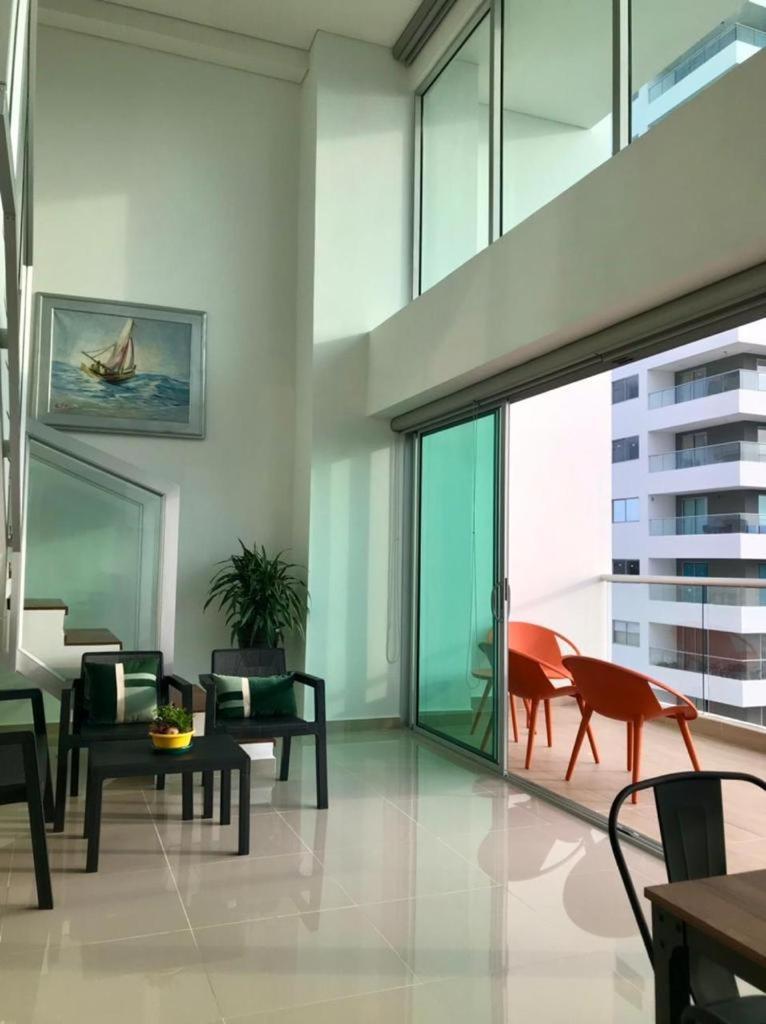 LUJOSO Y COMODO APARTAMENTO EN CARTAGENA