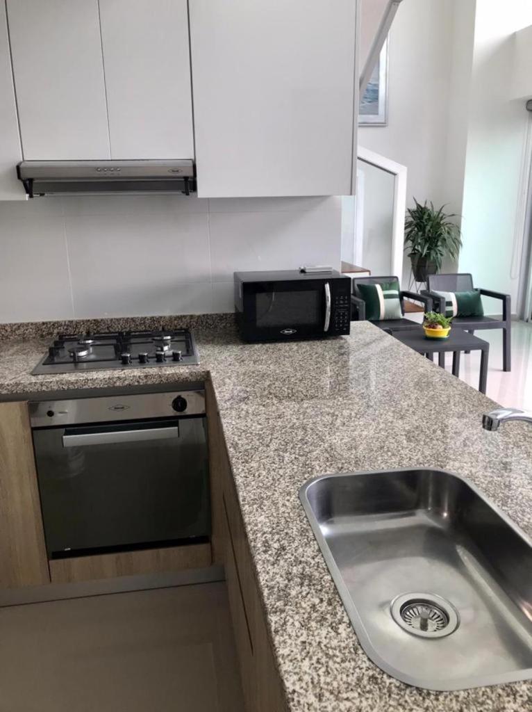 LUJOSO Y COMODO APARTAMENTO EN CARTAGENA