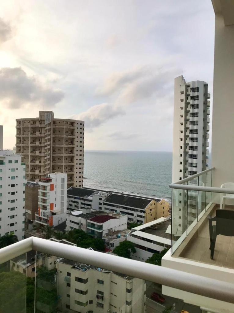 LUJOSO Y COMODO APARTAMENTO EN CARTAGENA