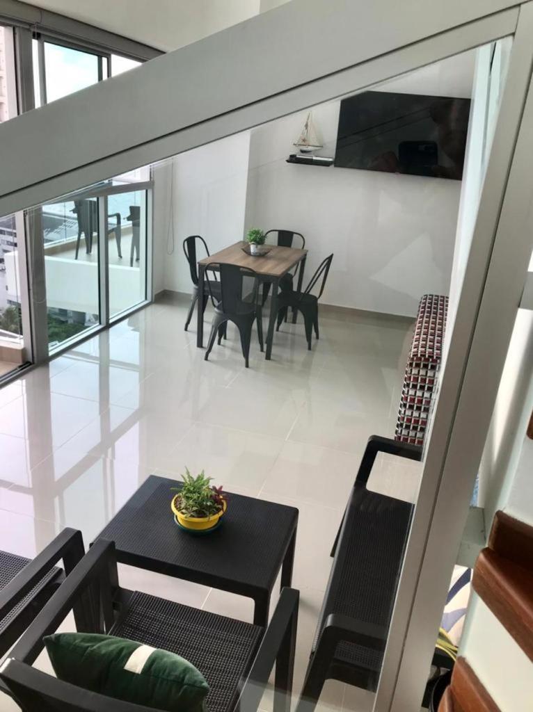 LUJOSO Y COMODO APARTAMENTO EN CARTAGENA