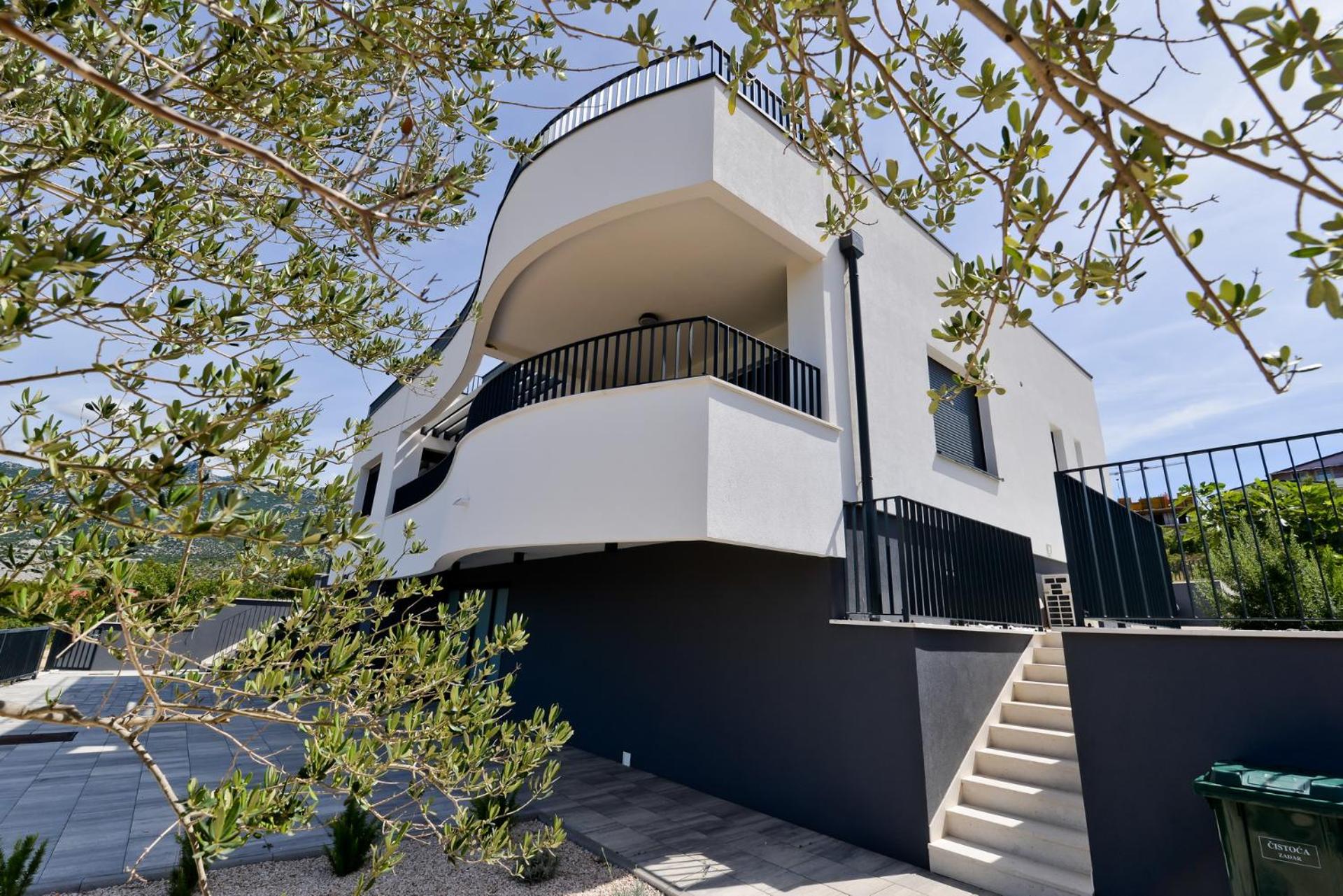 Villa Helvetia with heated pool view 4