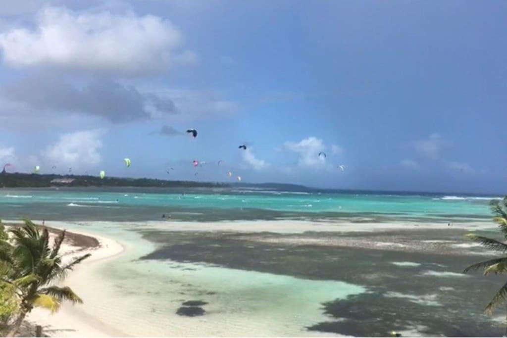 Les pieds dans le lagon view 2