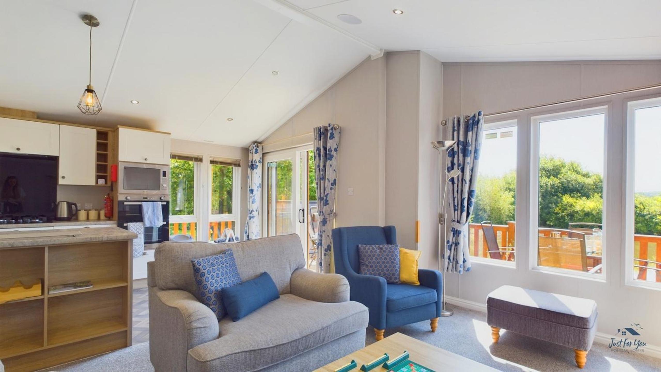 Poppy An Immaculate Lake side Lodge the Perfect Retreat, Sleeps 4 view 4