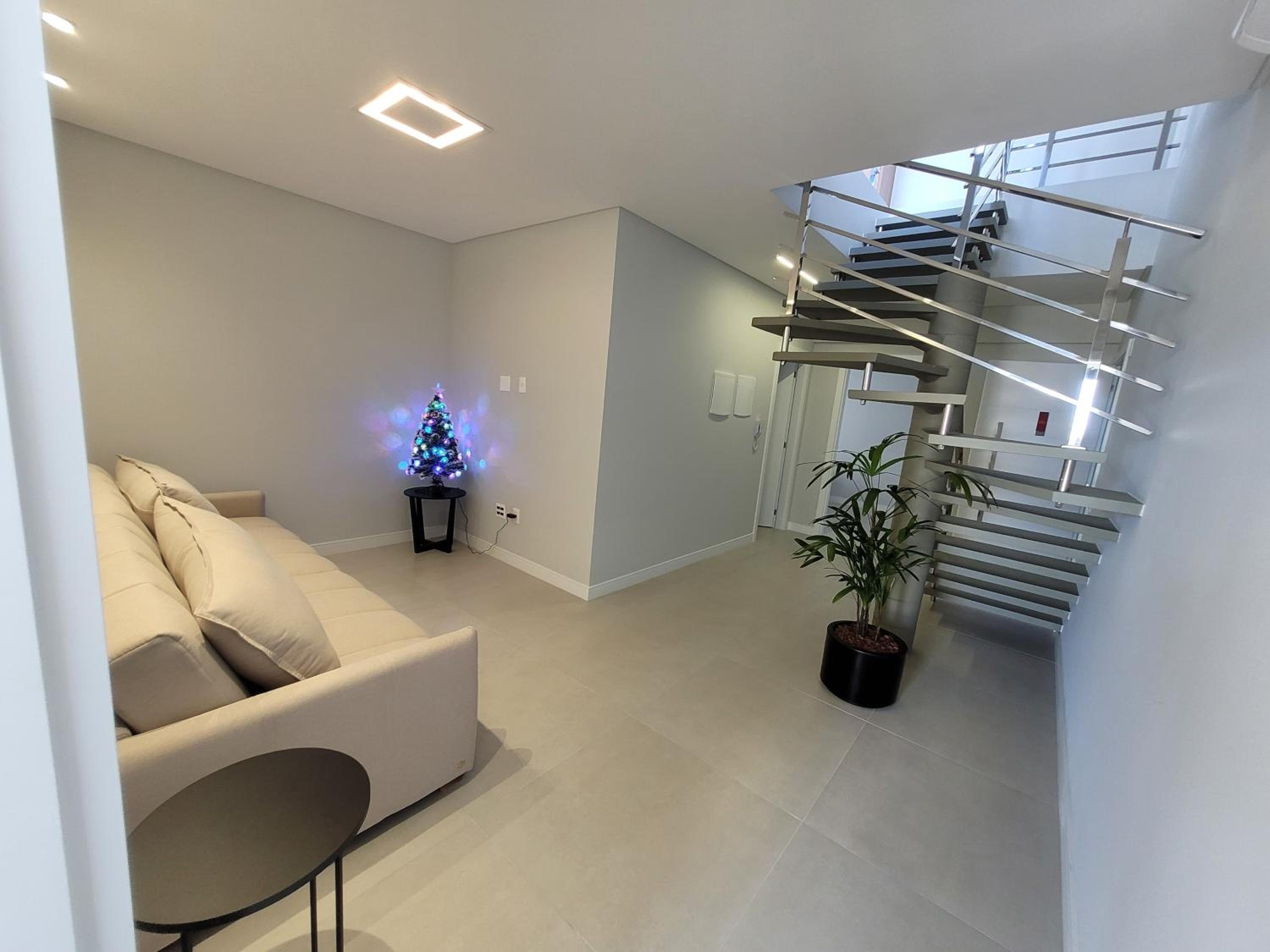 Cobertura duplex alto padrão 200m da praia
