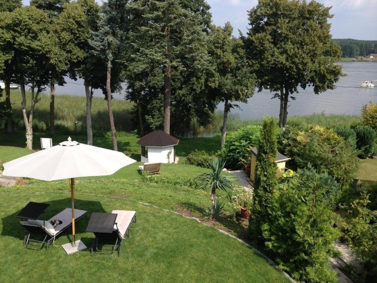 Ferienwohnung in FürstenbergHavel mit Terrasse, Grill und Garten und Seeblick