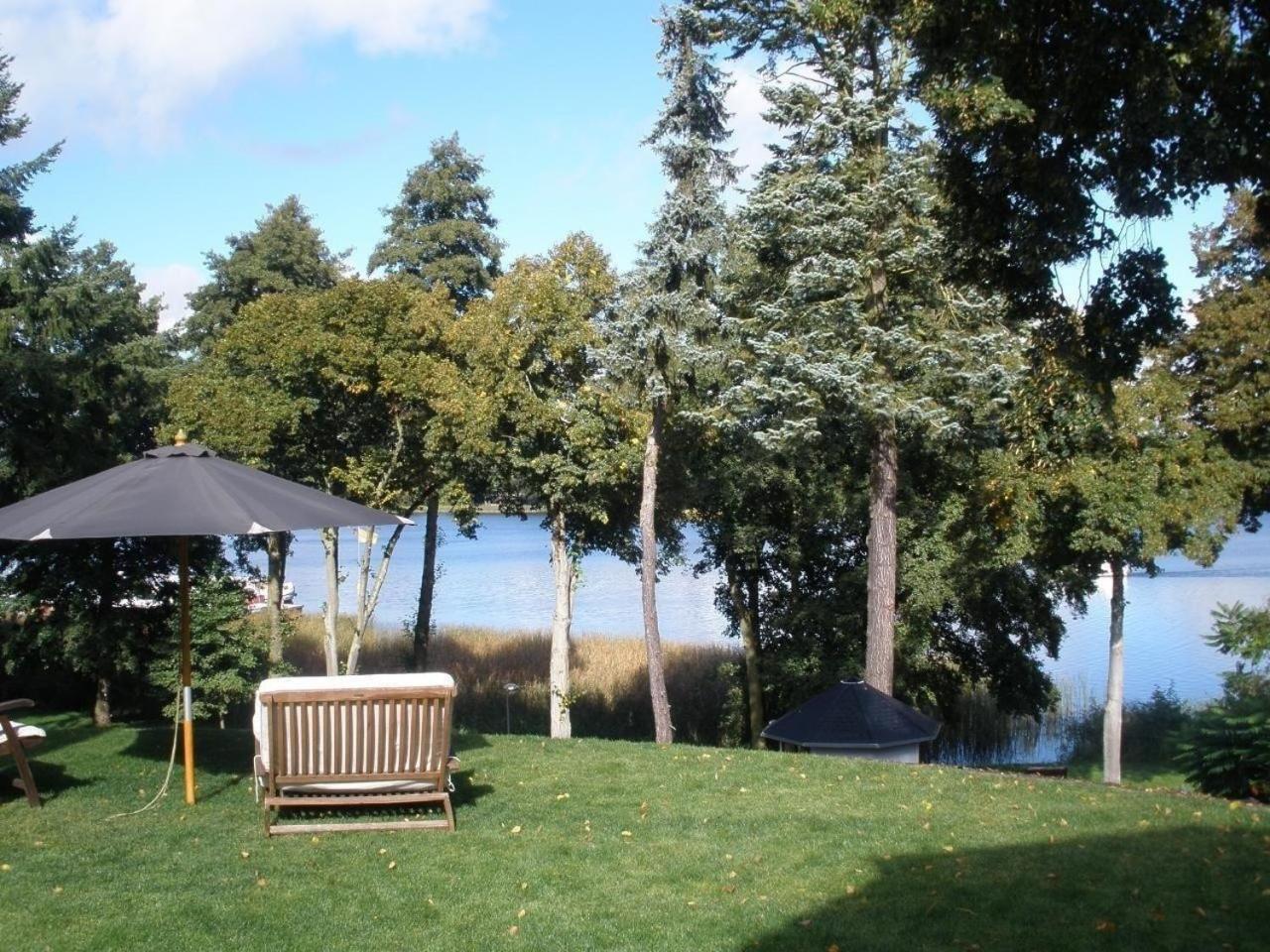 Ferienwohnung in FürstenbergHavel mit Terrasse, Grill und Garten und Seeblick
