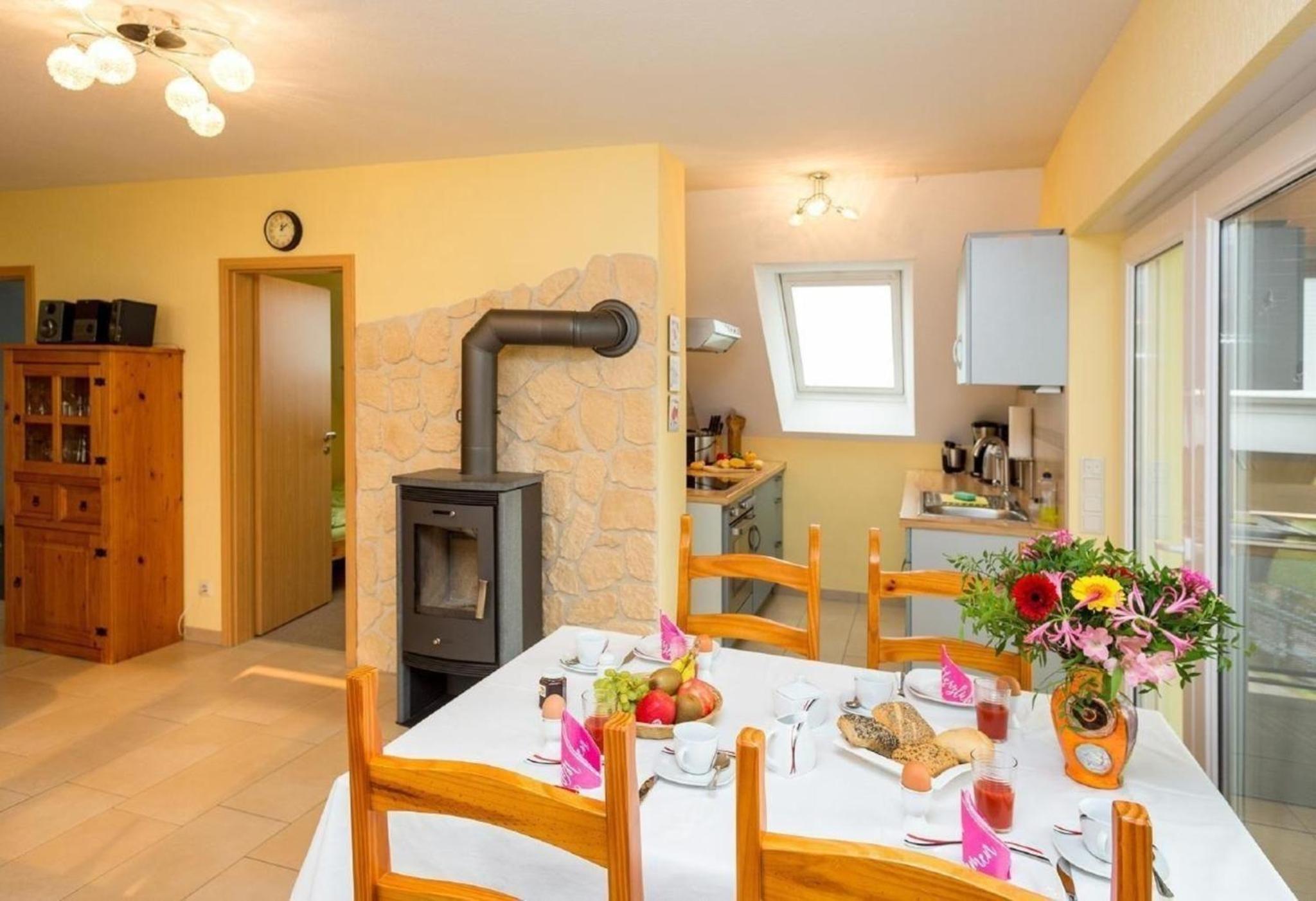 Appartement in RöbelMüritz mit Grill und Terrasse und Seeblick