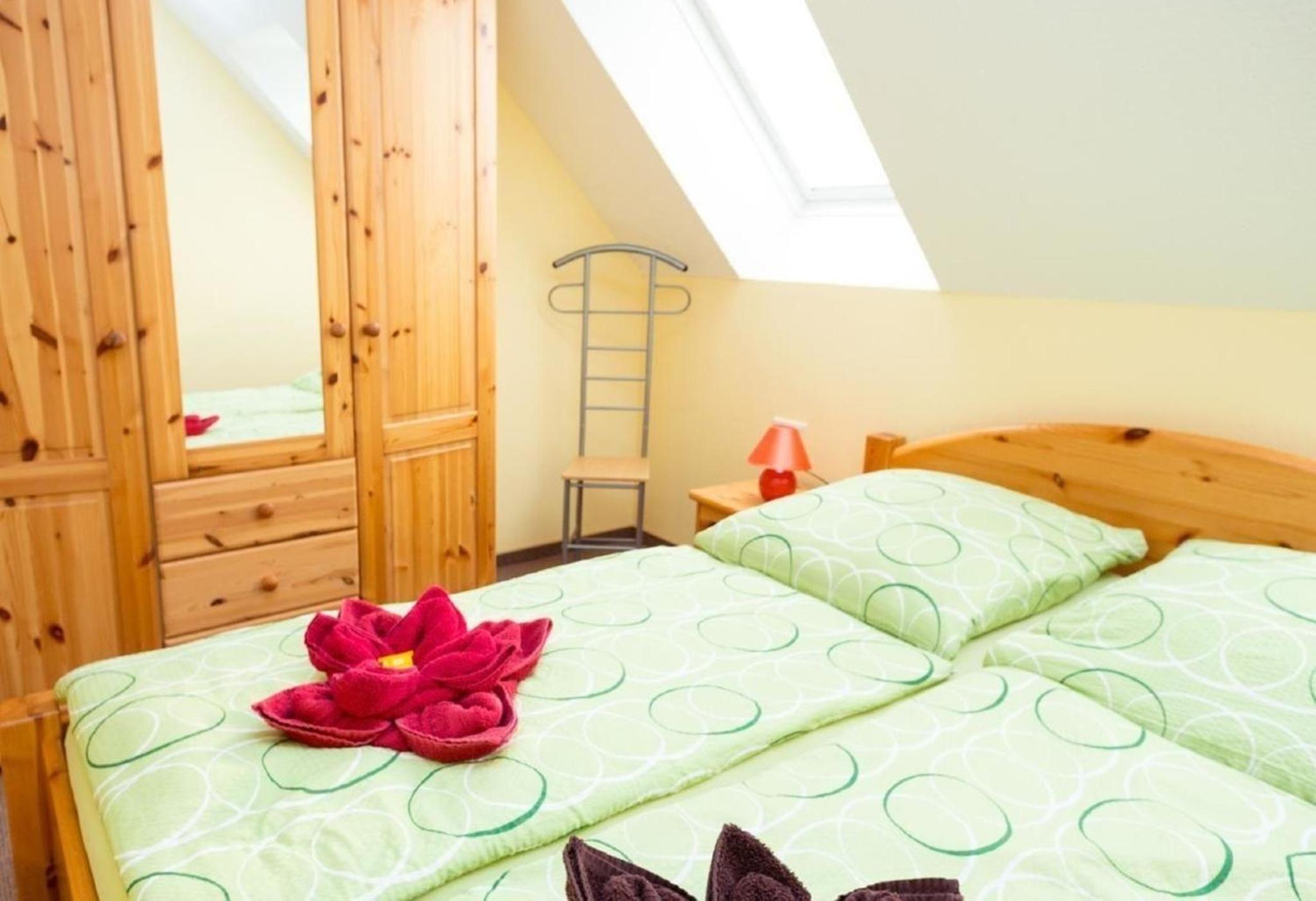 Appartement in RöbelMüritz mit Grill und Terrasse und Seeblick