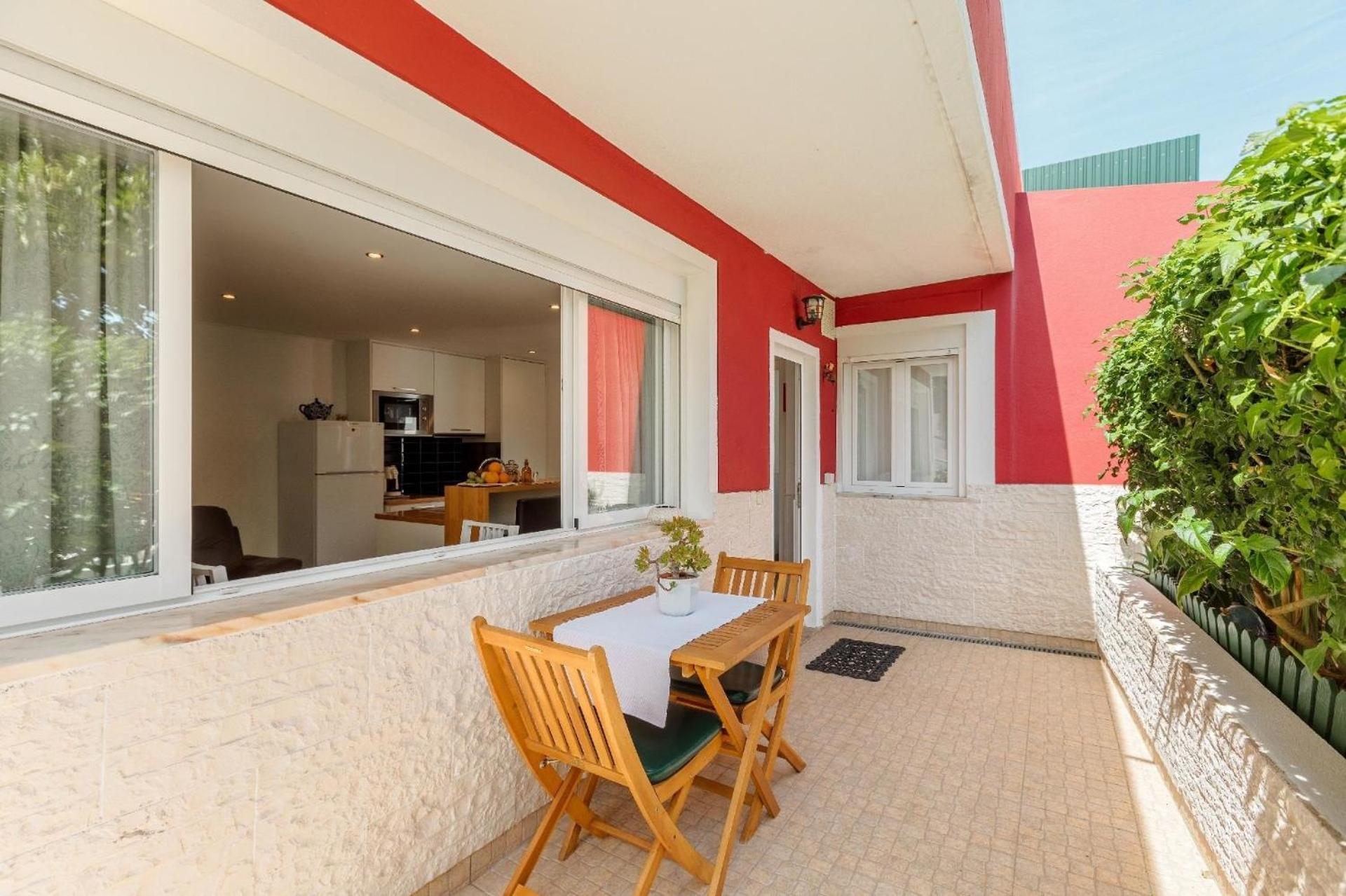 Ferienhaus in Algés mit Kleinem gemeinsamem Pool view 3