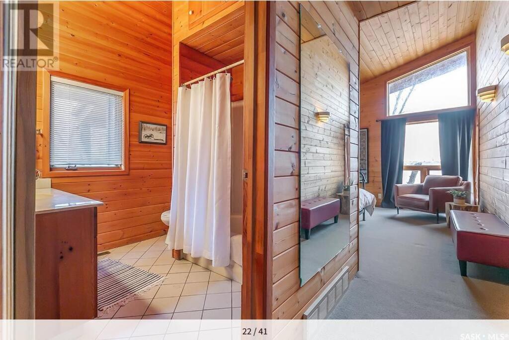 My Lovely Lakeview Cottage Saskatchewan Beach 3 Bed - 2 Bath Cabin