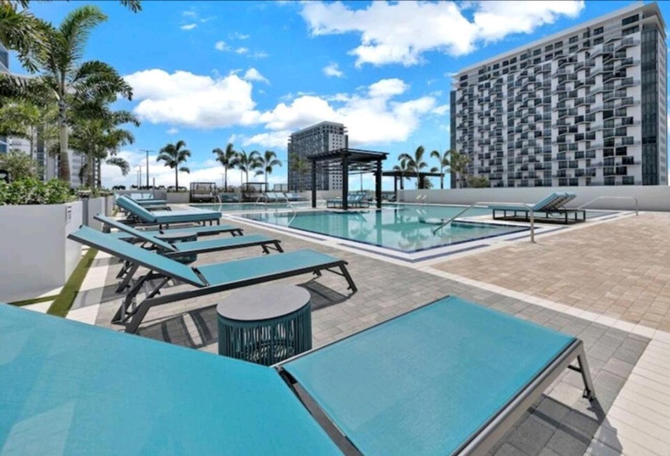 Stylish 1-Bedroom Getaway Apt- pool & gym