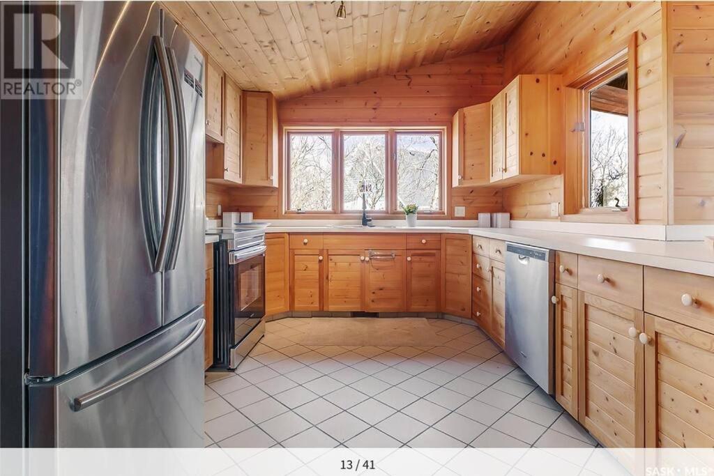 My Lovely Lakeview Cottage Saskatchewan Beach 3 Bed - 2 Bath Cabin