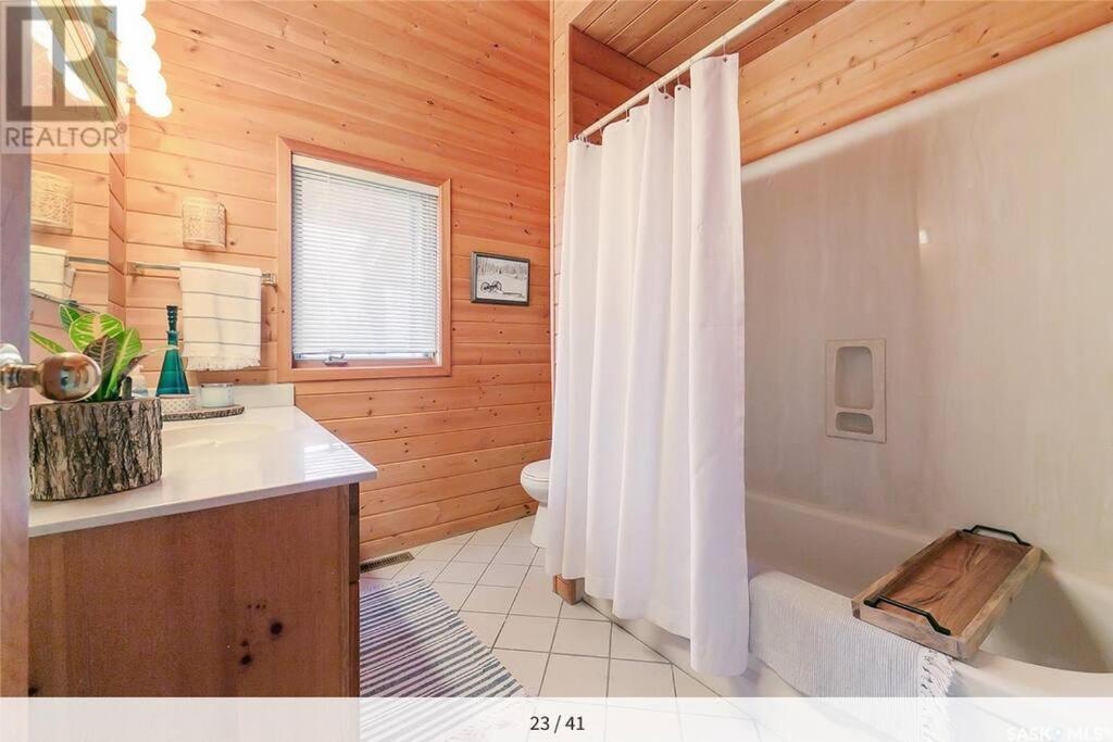 My Lovely Lakeview Cottage Saskatchewan Beach 3 Bed - 2 Bath Cabin