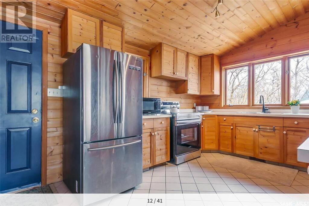 My Lovely Lakeview Cottage Saskatchewan Beach 3 Bed - 2 Bath Cabin