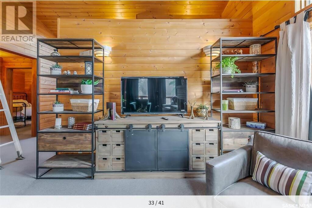 My Lovely Lakeview Cottage Saskatchewan Beach 3 Bed - 2 Bath Cabin
