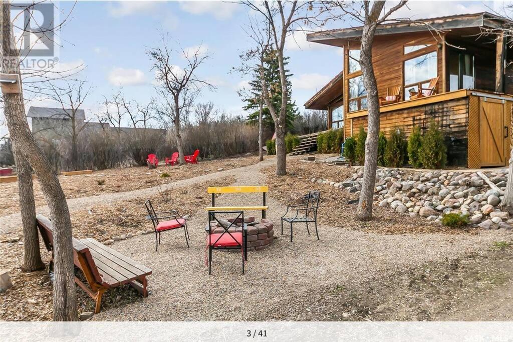 My Lovely Lakeview Cottage Saskatchewan Beach 3 Bed - 2 Bath Cabin
