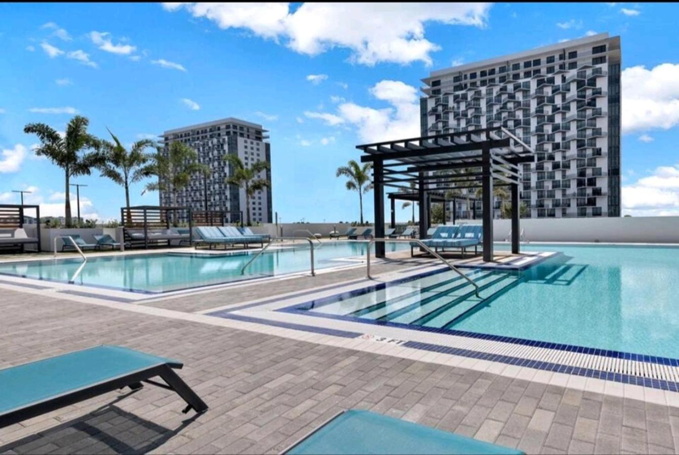 Stylish 1-Bedroom Getaway Apt- pool & gym