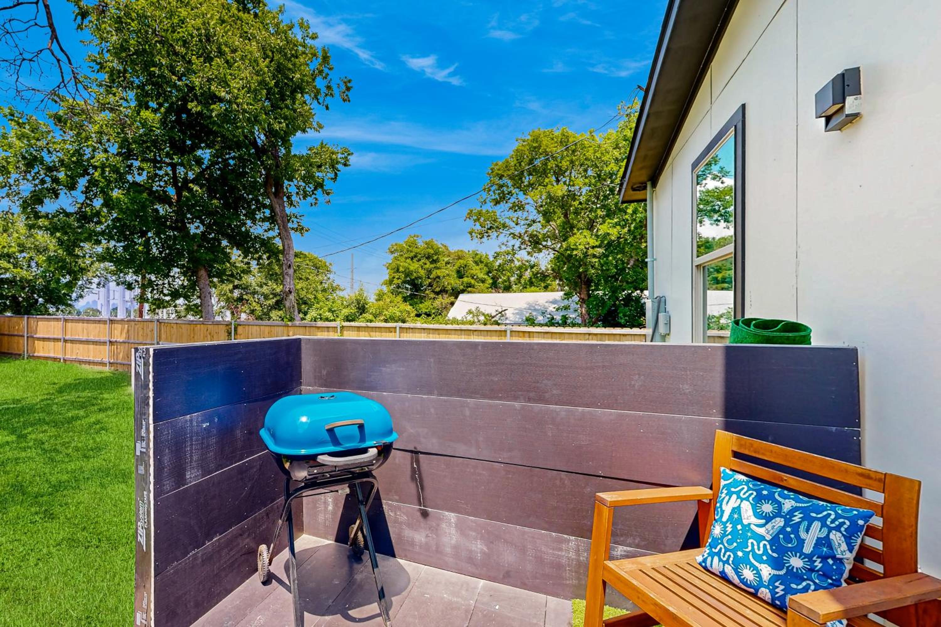 Modern Dallas Retreat 5 Mi to Dtwn Pets Welcome