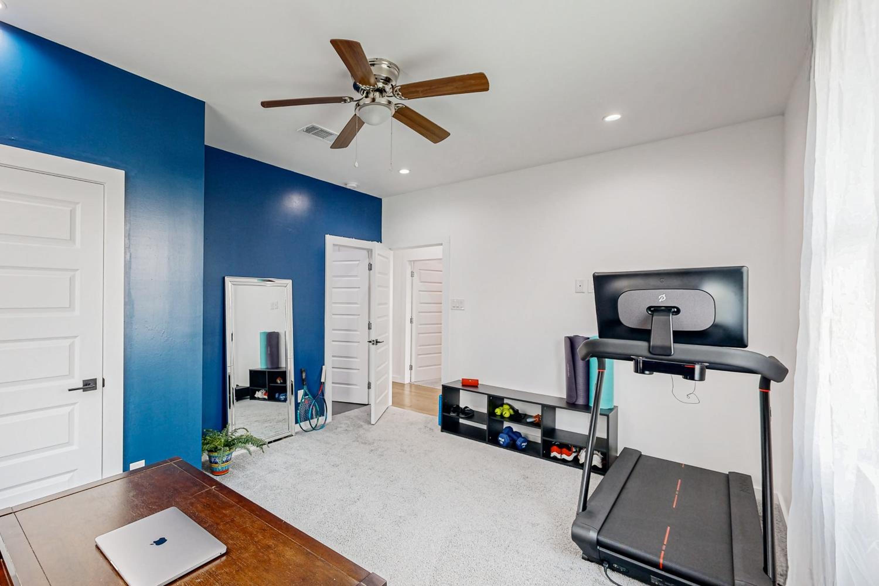 Modern Dallas Retreat 5 Mi to Dtwn Pets Welcome