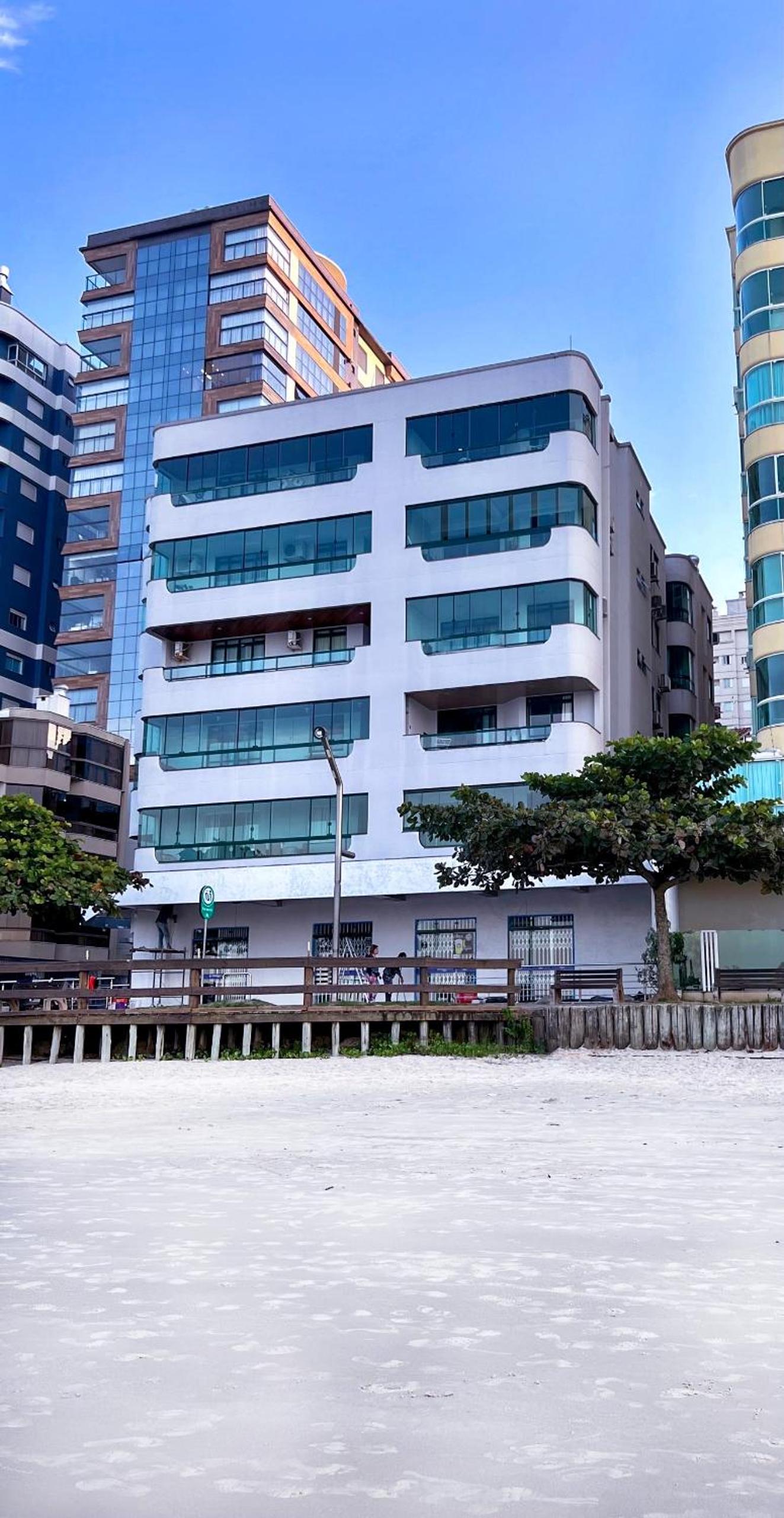 Apartamento Pé na Areia em Itapema
