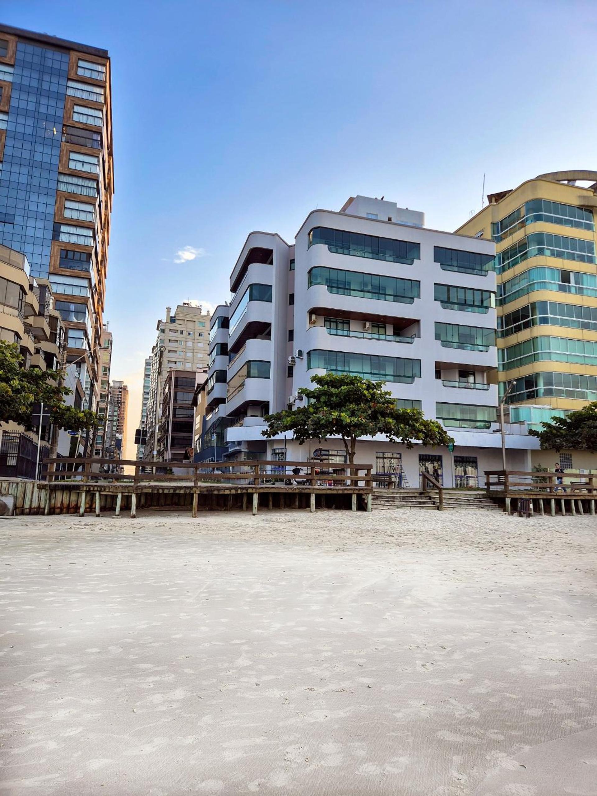 Apartamento Pé na Areia em Itapema