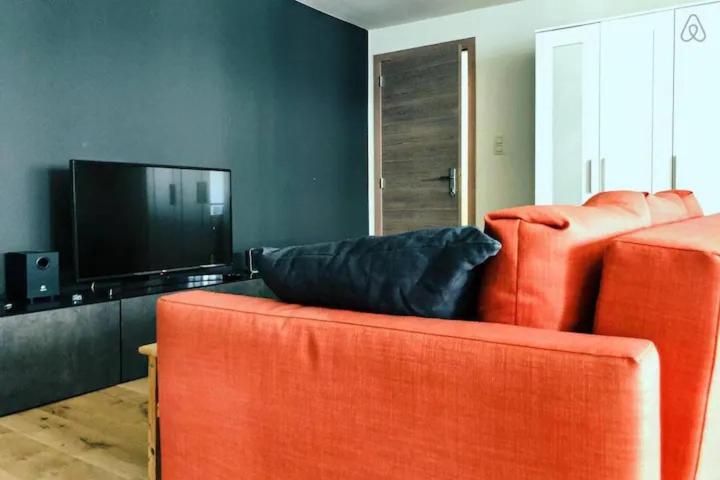 Appartement entièrement rénové et équipé de deux chambres dans le quartier Schuman