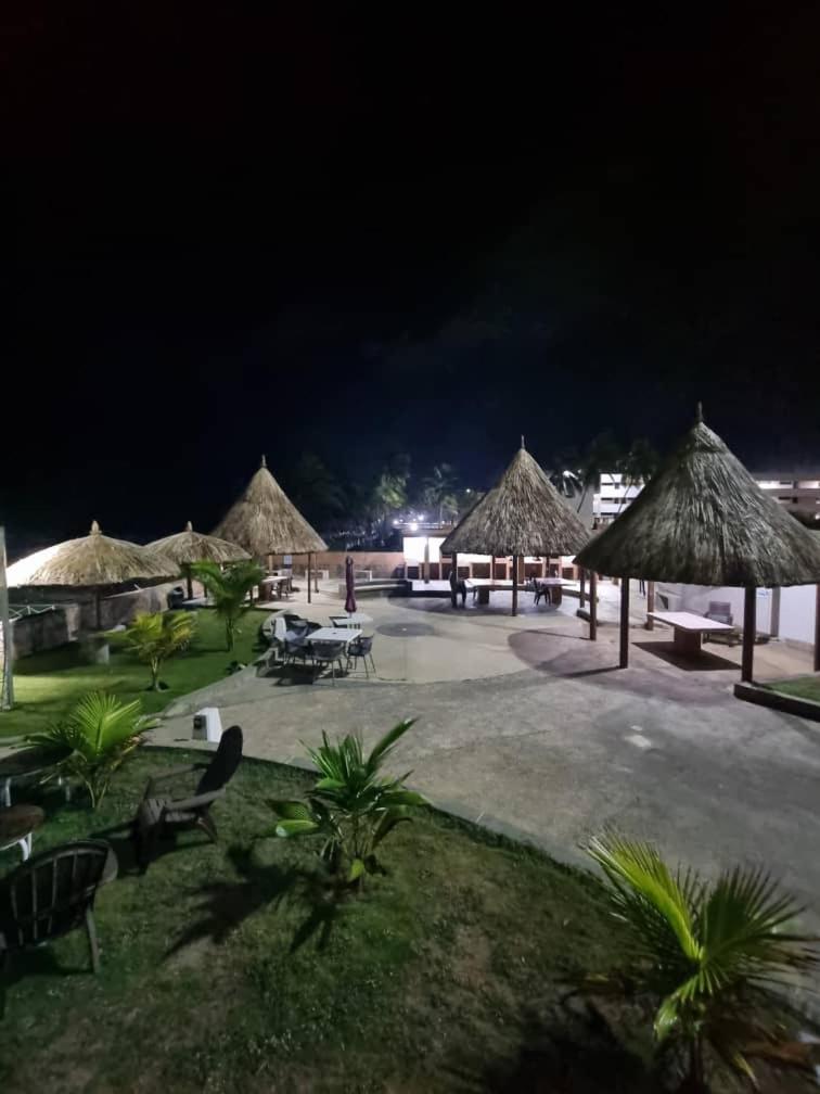 edificio guaruja Frente al mar piscina playa y lancha deportiva