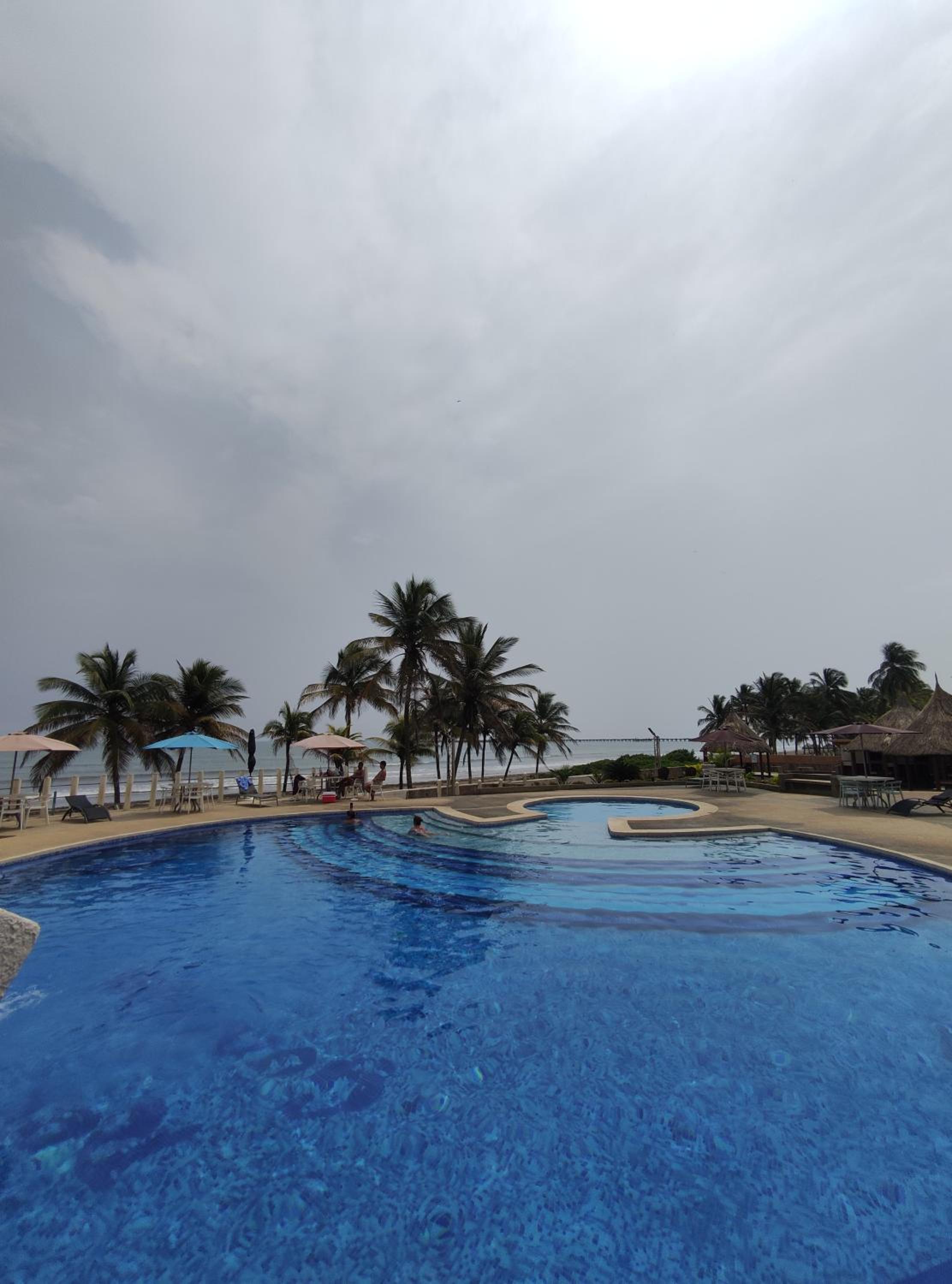 edificio guaruja Frente al mar piscina playa y lancha deportiva