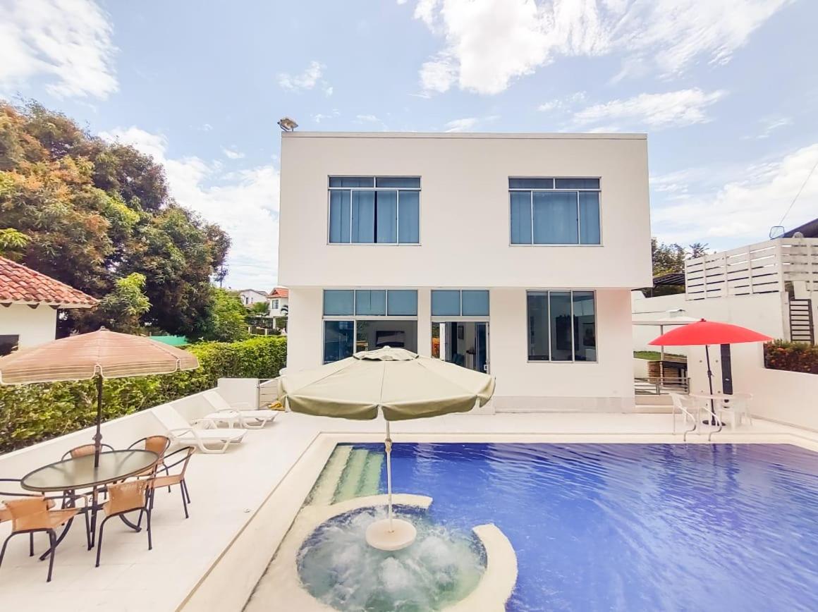 Bellísima casa quinta capacidad 20 personas