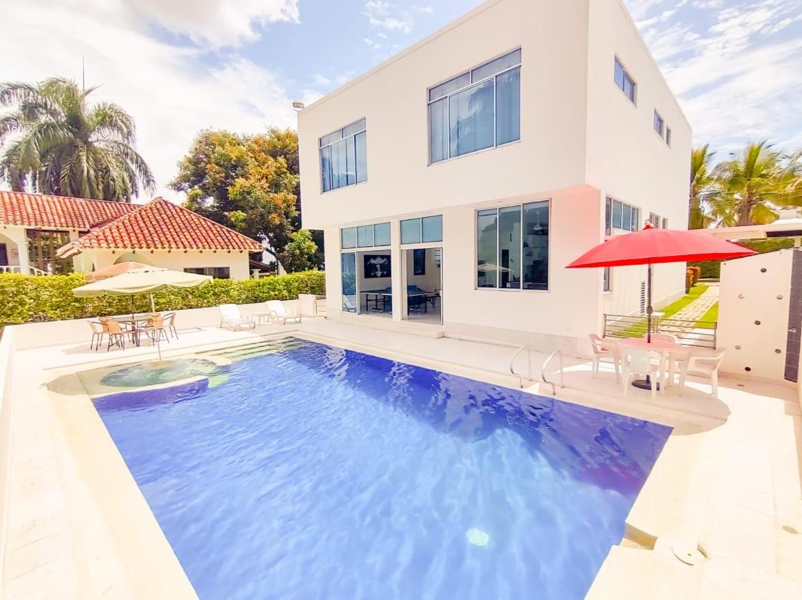 Bellísima casa quinta capacidad 20 personas