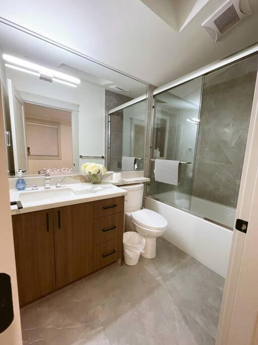 Entire Brand new 3 bedroom 2 bathroom Guesthouse