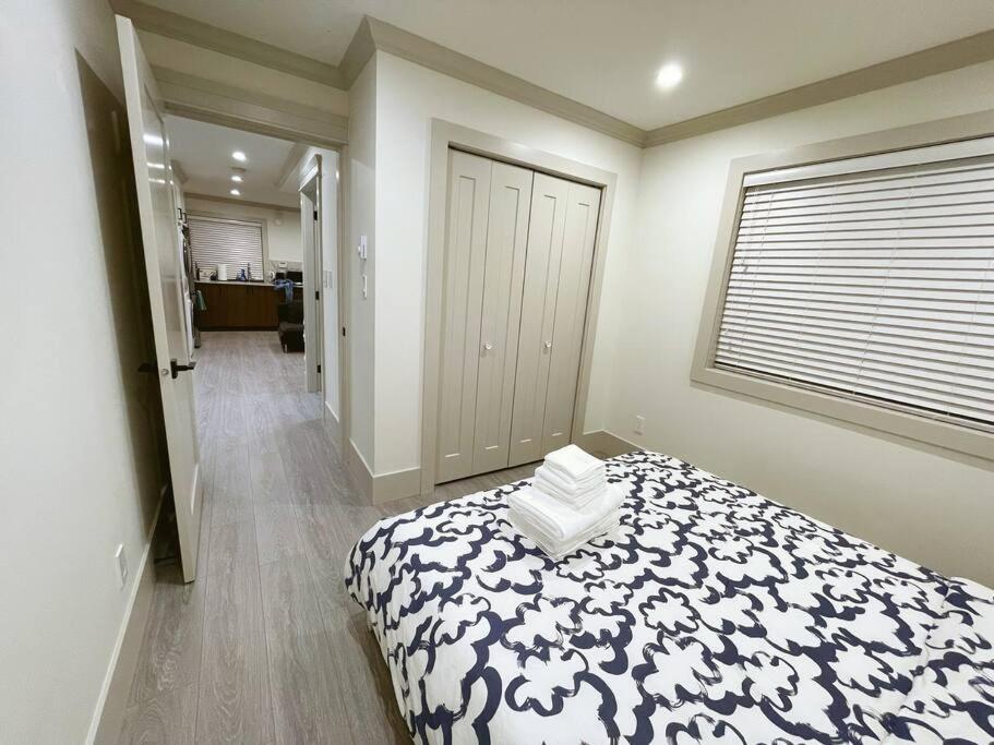 Entire Brand new 3 bedroom 2 bathroom Guesthouse