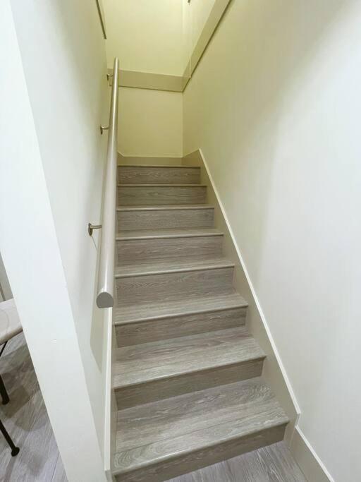Entire Brand new 3 bedroom 2 bathroom Guesthouse