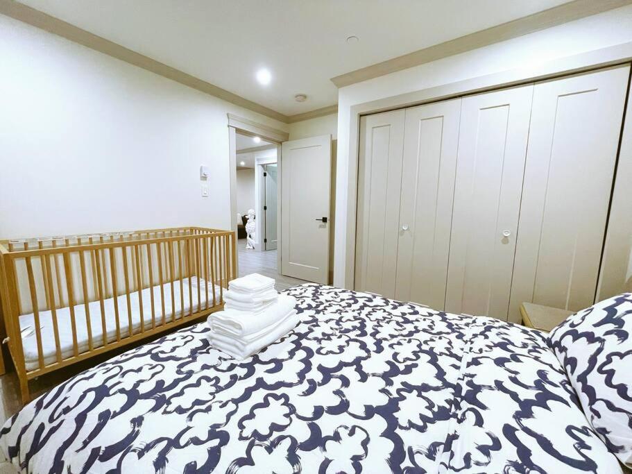 Entire Brand new 3 bedroom 2 bathroom Guesthouse