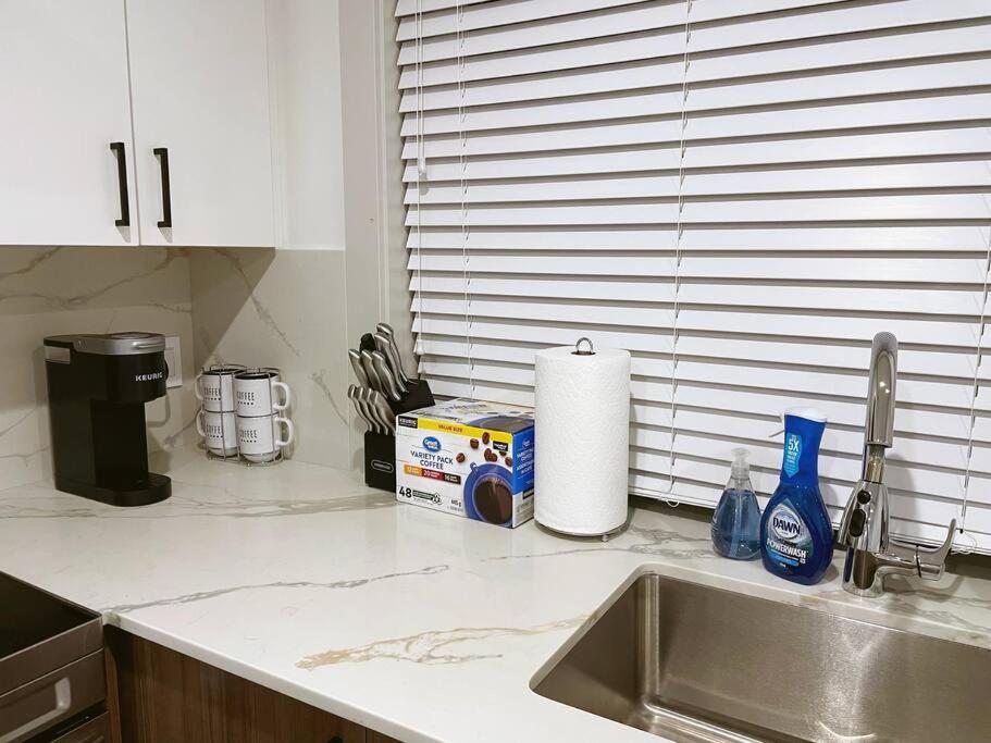 Entire Brand new 3 bedroom 2 bathroom Guesthouse
