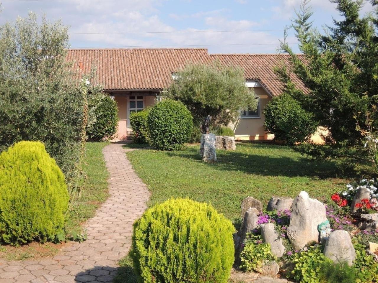 Bungalow Melisa mit Salzwasserpool in Porec view 2