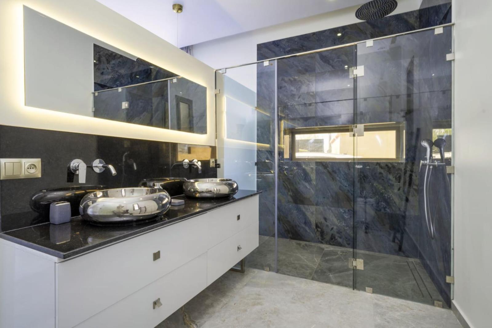 Villa Seyana master, piscine privée, sans vis à vis view 4